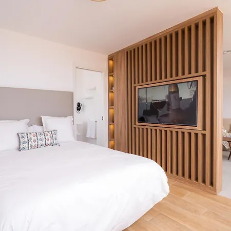 15b Modern Ocean View *
